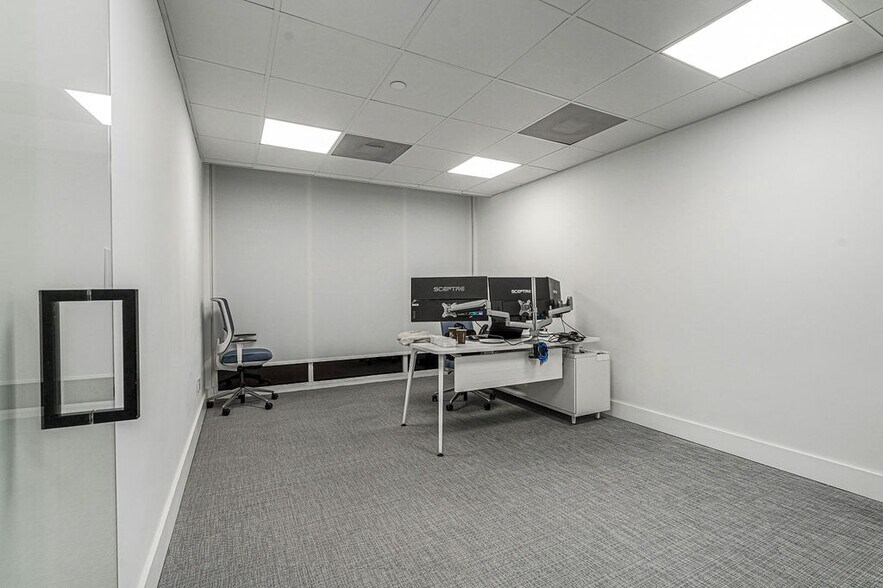 More Photos Of 1110 Brickell Ave, Miami Office For Sale