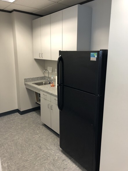 More Photos Of 5295 Hollister St, Houston Office For Sale