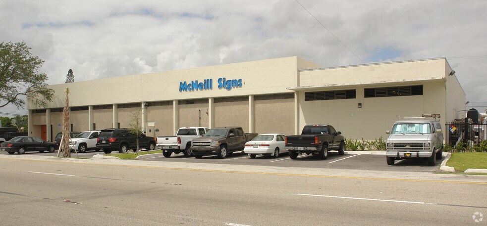More Photos Of 551 S Dixie Hwy E, Pompano Beach Warehouse For Lease