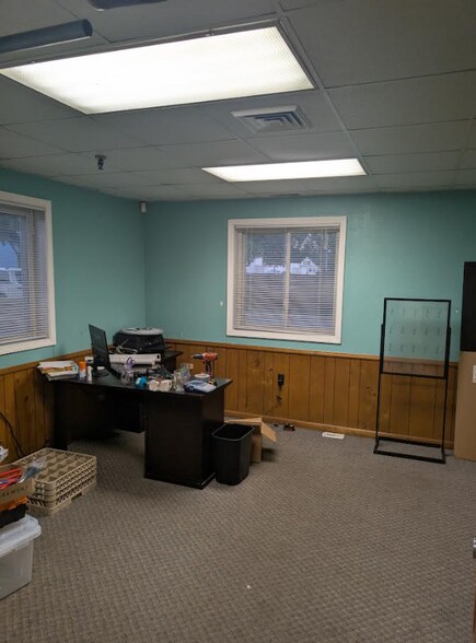 More Photos Of 1119 Center St, North Mankato Warehouse For Sale