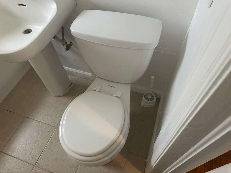 More Photos Of 150 W Stadium Dr, Stockton Apartments For Sale