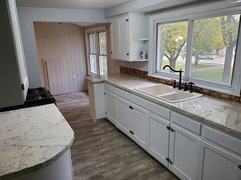 More Photos Of 514 Main St E, New Prague Apartments For Sale
