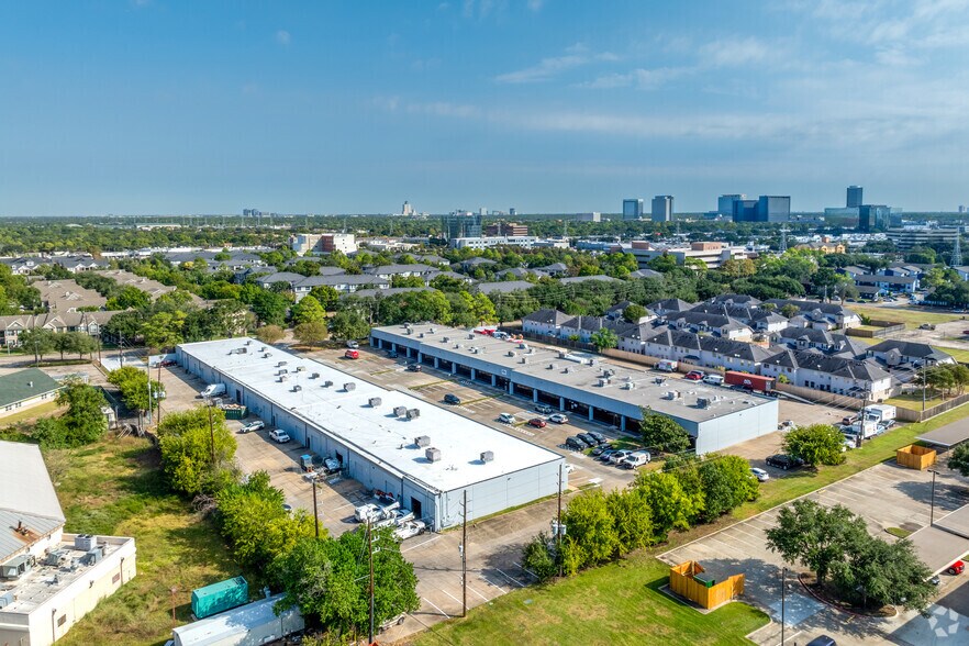 More Photos Of 11381 Meadowglen Ln, Houston Unknown For Lease