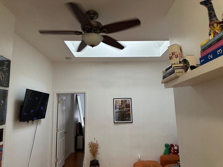 More Photos Of 3060 Steinway St, Astoria Storefront Retail Office For Sale