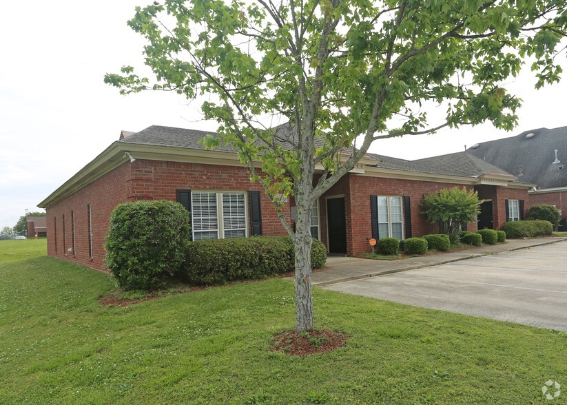 Primary Photo Of 6766-6772 Taylor Cir, Montgomery Office For Lease