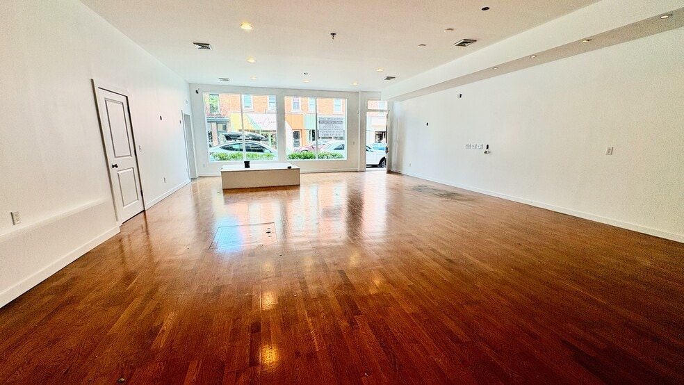 More Photos Of 317 Warren St, Hudson Storefront Retail Residential For Lease