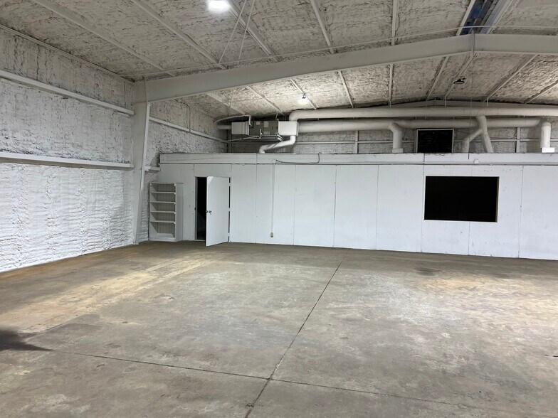 More Photos Of 15503 TX-110, Whitehouse Warehouse For Lease