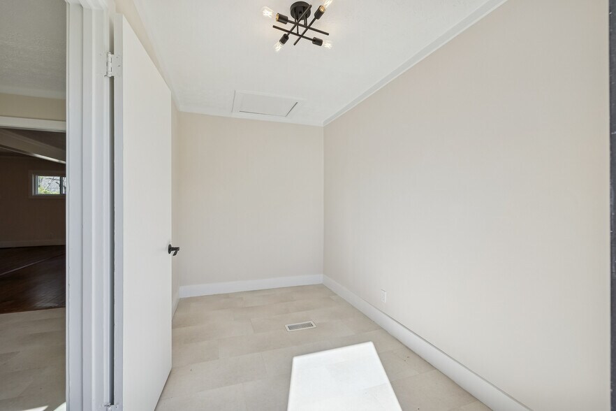 More Photos Of 319 Highway 76, White House Office For Lease