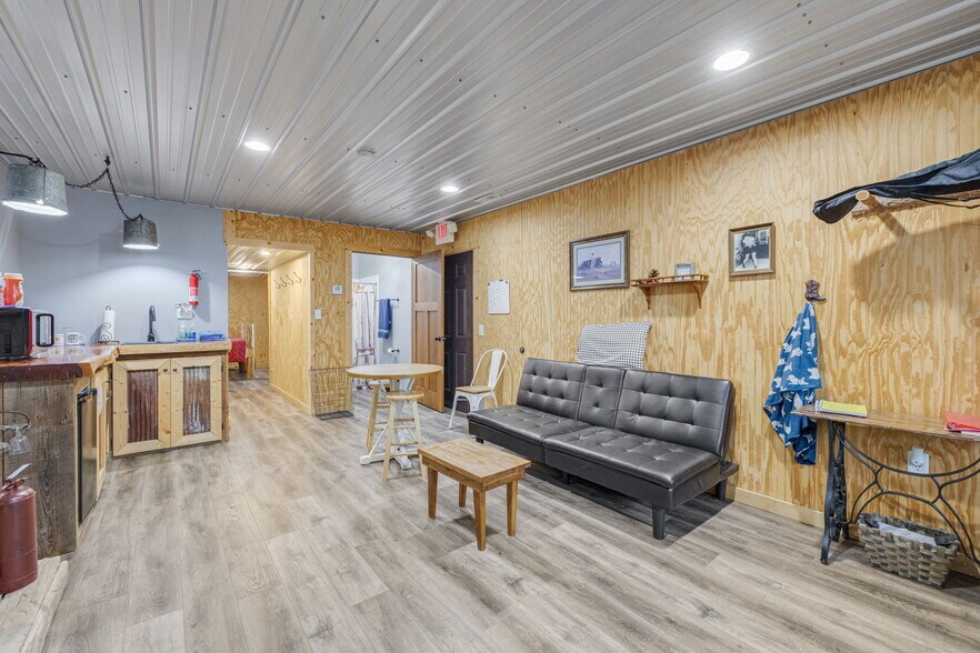More Photos Of 714 N Saint Mary St, Pilot Knob Freestanding For Sale