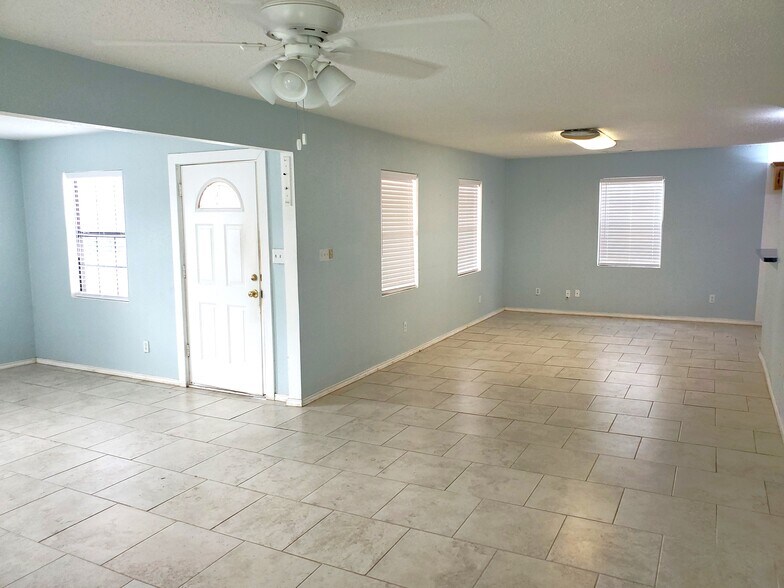 More Photos Of 3135 Golfcrest Blvd, Houston Storefront Retail Residential For Sale