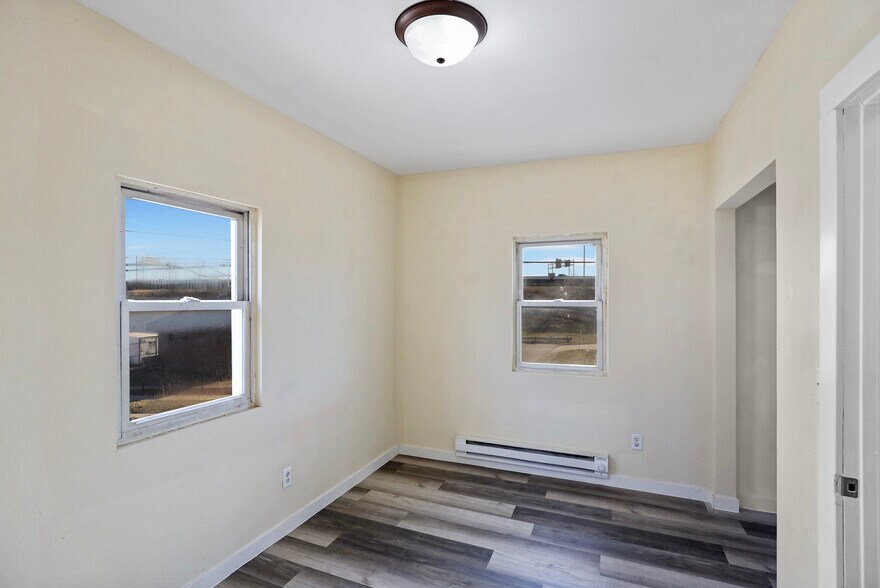 More Photos Of 1850 Easton Blvd, Des Moines Storefront Retail Residential For Sale