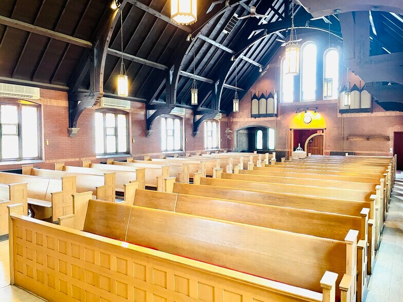 More Photos Of 1601 NE Madison Ave, Peoria Religious Facility For Sale