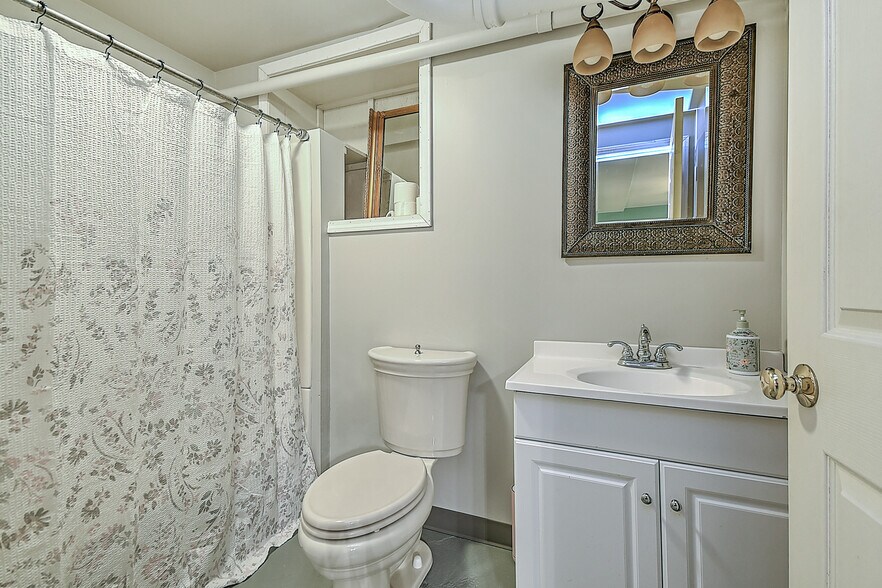 More Photos Of 19407 Bethel Rd, Abingdon Flex For Sale