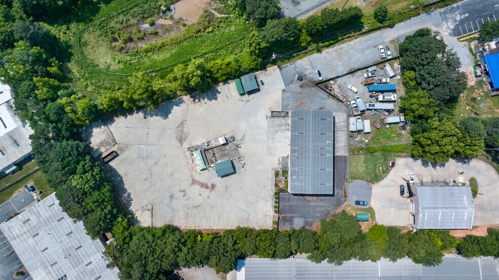 More Photos Of 774 McFarland Pky, Alpharetta Warehouse For Lease