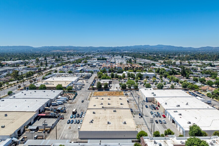 More Photos Of 8411-8421 Canoga Ave, Canoga Park Unknown For Lease