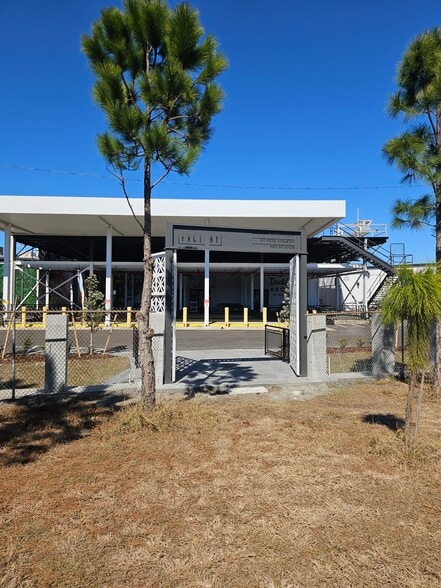 More Photos Of 2606 Fairfield Ave S, Saint Petersburg Light Manufacturing For Lease