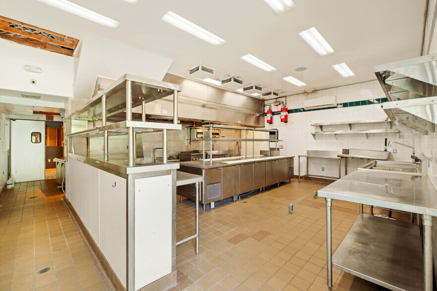 More Photos Of 8768 W Sunset Blvd, West Hollywood General Retail For Sale