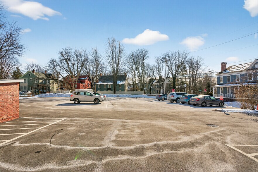 More Photos Of 61 Crown St, Kingston Office For Lease