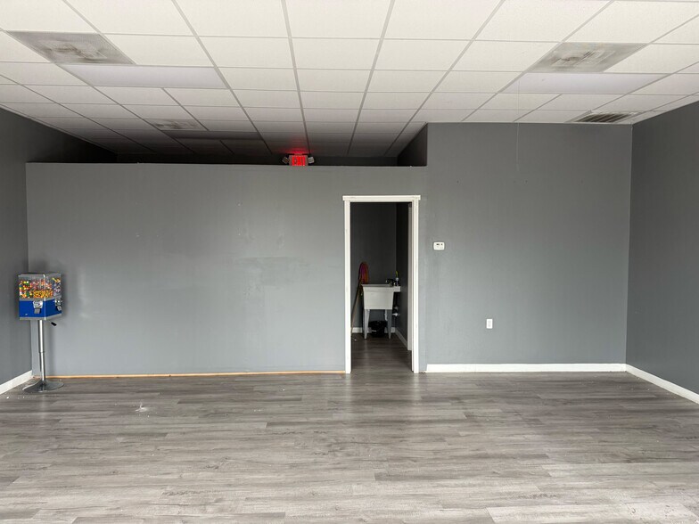 More Photos Of 1328 S Jackson Rd, McAllen Storefront For Lease