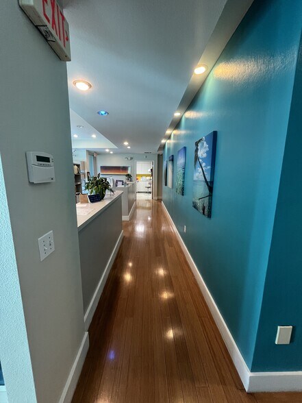 More Photos Of 4717 Swift Rd, Sarasota Medical For Sale