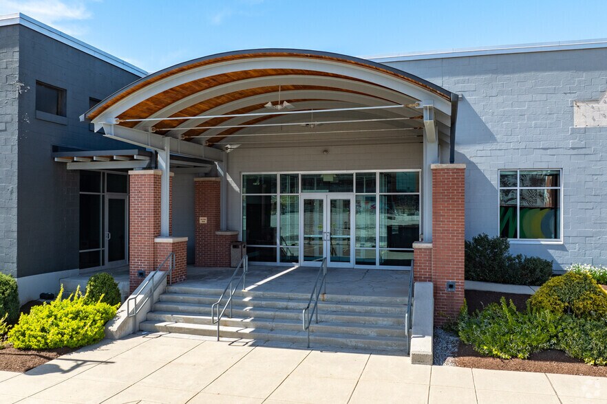 More Photos Of 570 Rutherford Ave, Charlestown Light Manufacturing For Lease