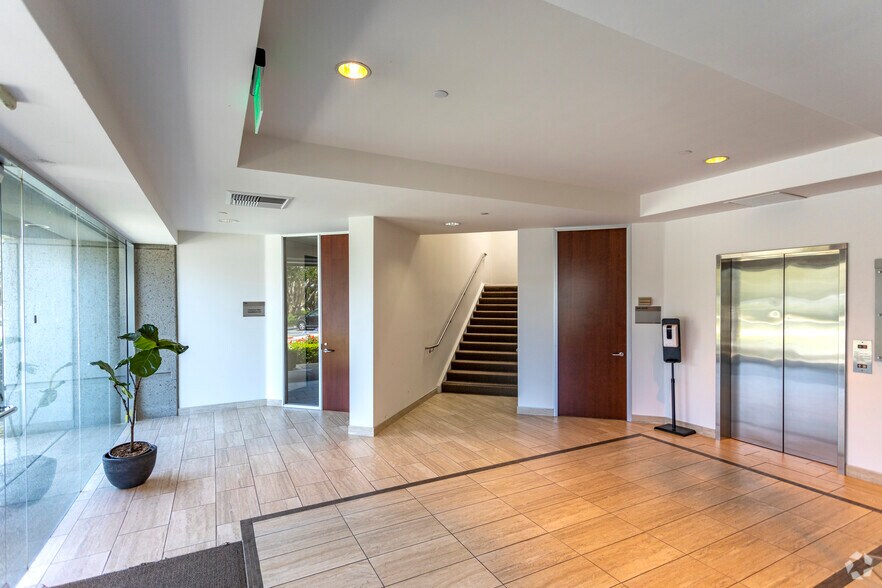 More Photos Of 1945 Camino Vida Roble, Carlsbad Unknown For Lease