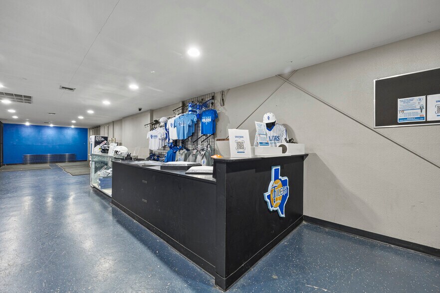 More Photos Of 505 County Line Rd, Rockwall Flex For Sale