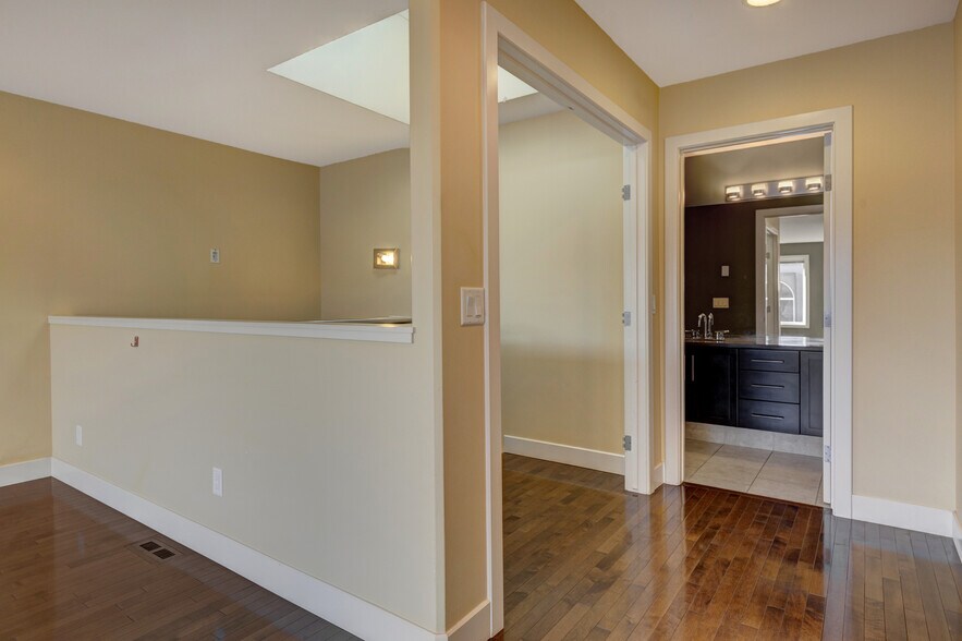 More Photos Of 1812 14A St SW, Calgary Office Residential For Sale