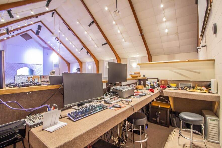 More Photos Of 1601 44th St, Lubbock Religious Facility For Sale