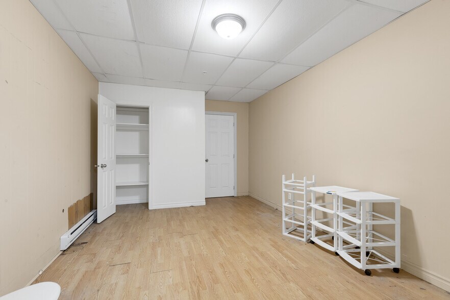 More Photos Of 21 Rue Messier, Mont-saint-hilaire Apartments For Sale