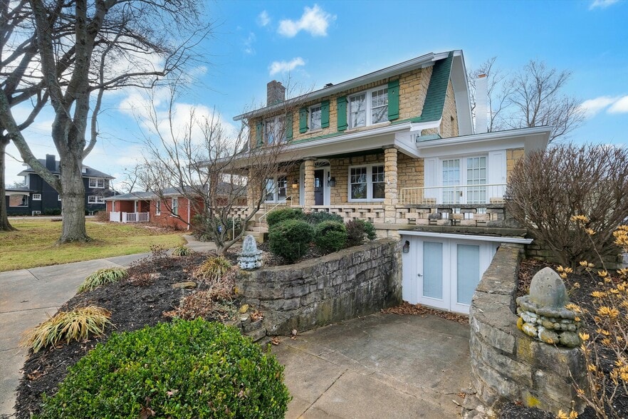 More Photos Of 3208 College Dr, Louisville Office Residential For Lease