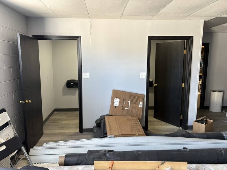 More Photos Of 1000 E Industrial Park Dr, Manchester Service For Lease