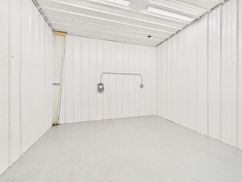 More Photos Of 124 Commerce St, Bowdon Showroom For Sale