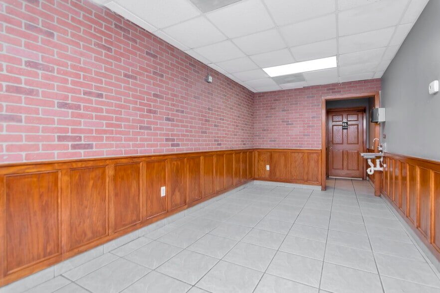 More Photos Of 308 E Waters Ave, Tampa Restaurant For Sale