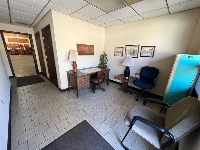 More Photos Of 413 W Chatham St, Cary Flex For Lease