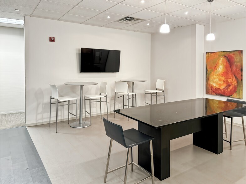 More Photos Of 3900 Westerre Pky, Richmond Coworking Space
