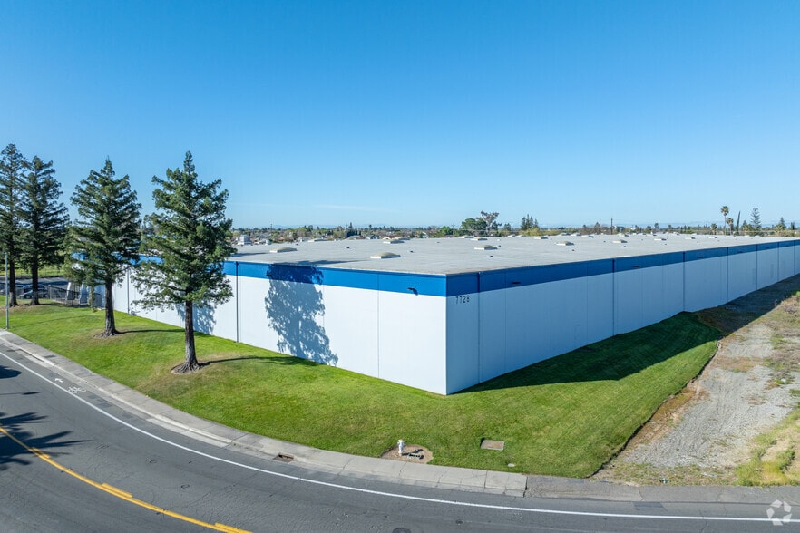 More Photos Of 7728 Wilbur Way, Sacramento Warehouse For Lease