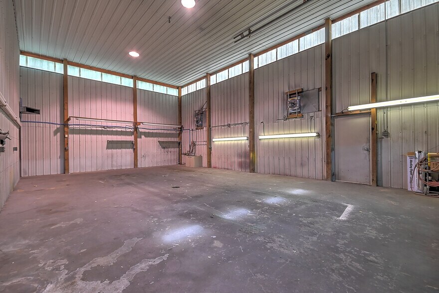 More Photos Of 3930 E Stone Dr, Kingsport Warehouse For Sale
