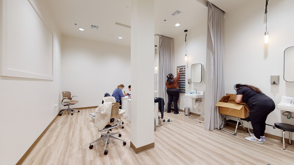 More Photos Of 5770 S Durango Dr, Las Vegas Medical For Sale