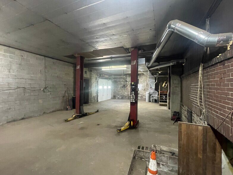 More Photos Of 423 Wilpen Rd, Ligonier Auto Repair For Sale