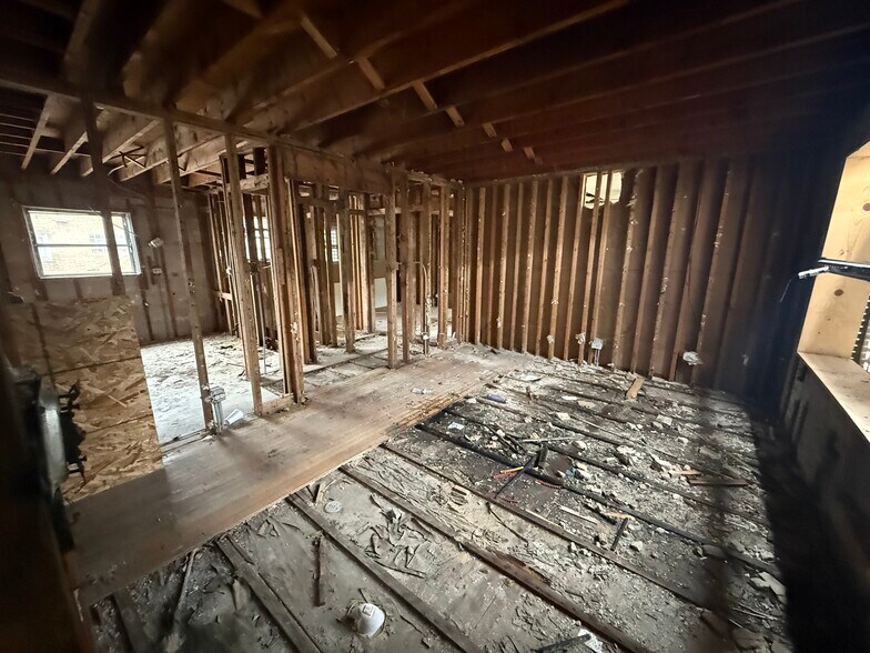 More Photos Of 8735 S Beverly Blvd, Chicago Apartments For Sale