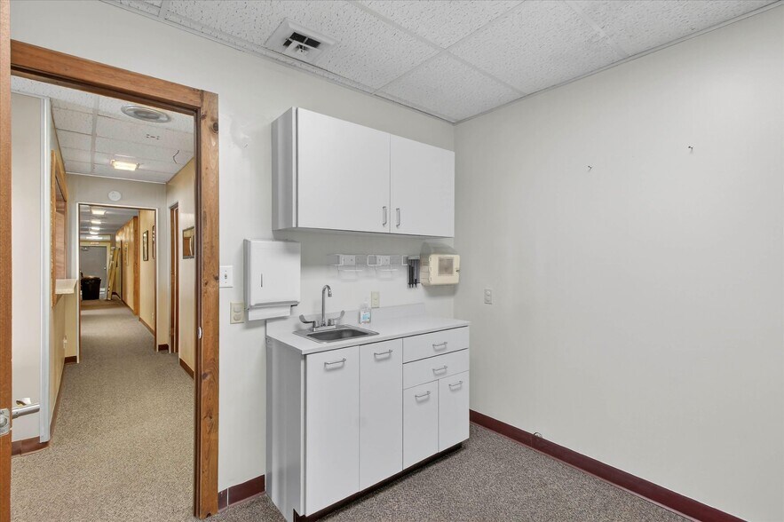 More Photos Of 820 N Pine River St, Ithaca Healthcare For Sale