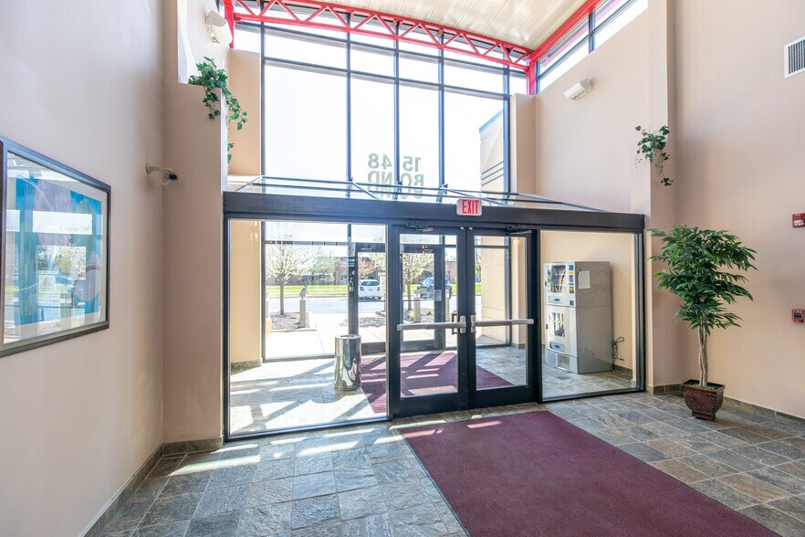 More Photos Of 1548 Bond St, Naperville Office For Lease