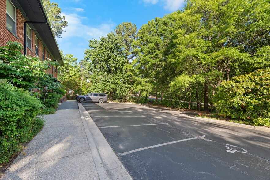 More Photos Of 180 Providence Rd, Chapel Hill Medical For Lease