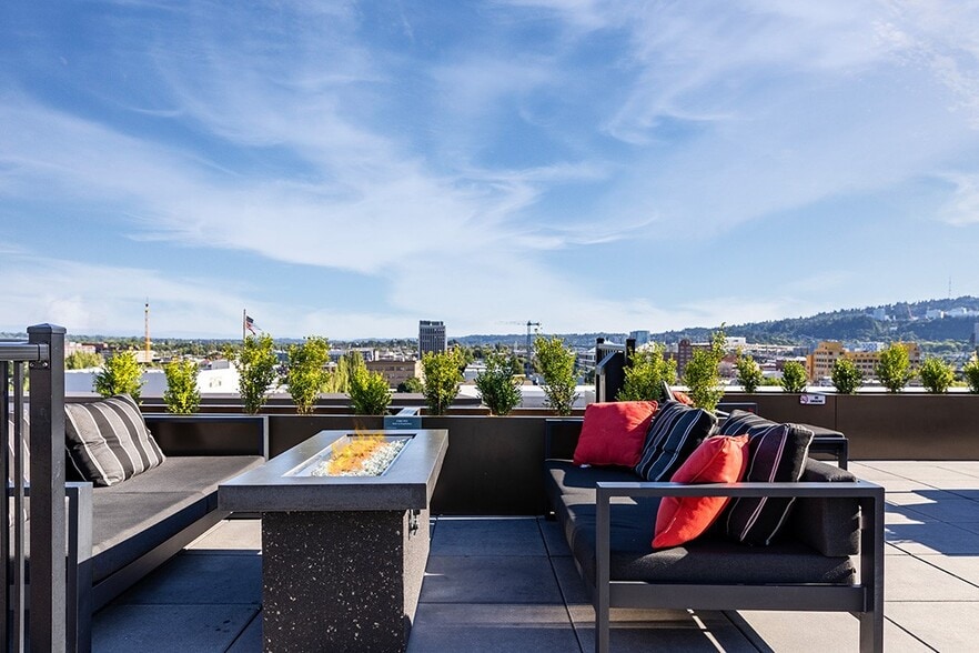 More Photos Of 77 NE Grand Ave, Portland Apartments For Lease