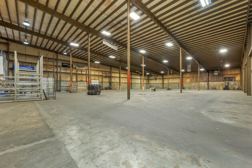 More Photos Of 326 Dartmouth College Hwy, Lebanon Warehouse For Sale