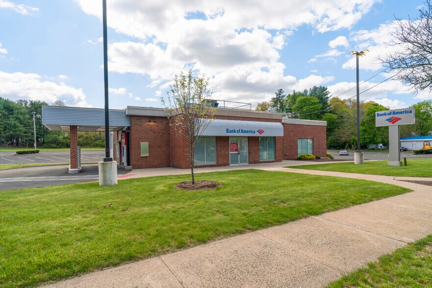 More Photos Of 1697 Whitney Ave, Hamden Drugstore For Lease