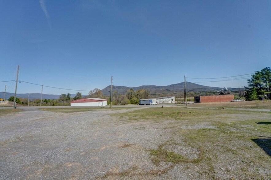 More Photos Of 806 N 3rd Ave, Chatsworth Office Residential For Sale