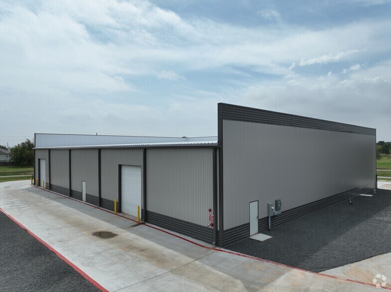 More Photos Of 3522 N Mason Rd, Katy Warehouse For Lease