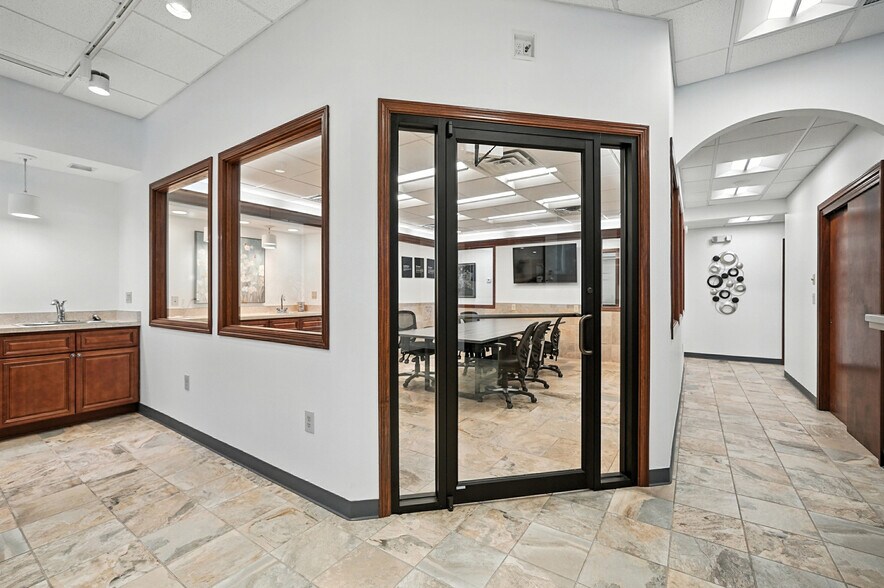 More Photos Of 5636 Bridgetown Rd, Cincinnati Medical For Sale